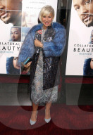 PEOPLE - New York: Helen Mirren trägt falschen Pelz an der Premiere von 'Collateral Beauty' 