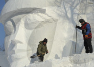 FEATURE - China: Eisskulptuten in Harbin