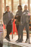 EXKLUSIV - Nick Jonas mit einer 'Mystery Brünetten' in Studio City 