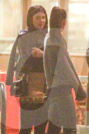 EXKLUSIV - Nick Jonas mit einer 'Mystery Brünetten' in Studio City 