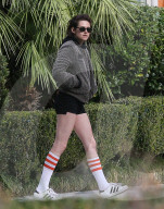 EXKLUSIV - Kristen Stewart verletzt mit Stella Maxwell in Savannah unterwegs 