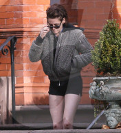 EXKLUSIV - Kristen Stewart verletzt mit Stella Maxwell in Savannah unterwegs 