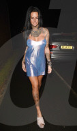 EXKLUSIV - Jemma Lucy offenherzig in Manchester unterwegs