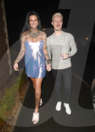 EXKLUSIV - Jemma Lucy offenherzig in Manchester unterwegs
