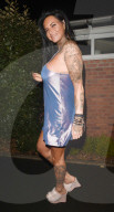 EXKLUSIV - Jemma Lucy offenherzig in Manchester unterwegs