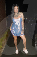 EXKLUSIV - Jemma Lucy offenherzig in Manchester unterwegs