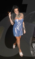 EXKLUSIV - Jemma Lucy offenherzig in Manchester unterwegs