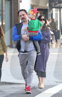 EXKLUSIV - David Arquette etwas 'schmuddlig' mit seiner Familie unterwegs