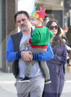 EXKLUSIV - David Arquette etwas 'schmuddlig' mit seiner Familie unterwegs