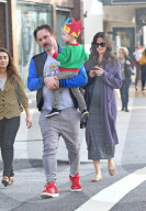 EXKLUSIV - David Arquette etwas 'schmuddlig' mit seiner Familie unterwegs