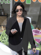 EXKLUSIV - Vanessa Hudgens 'undercover' im Pyjama unterwegs