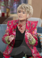 PEOPLE - Sir Cliff Richard zu Gast bei 'This Morning' 