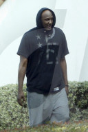 EXKLUSIV - Lamar Odom macht eine Zigarettenpause in der Rehab 