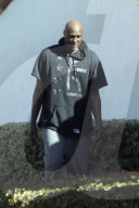 EXKLUSIV - Lamar Odom macht eine Zigarettenpause in der Rehab 