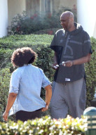 EXKLUSIV - Lamar Odom macht eine Zigarettenpause in der Rehab 