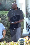 EXKLUSIV - Lamar Odom macht eine Zigarettenpause in der Rehab 