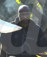 EXKLUSIV - Lamar Odom macht eine Zigarettenpause in der Rehab 