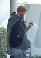 EXKLUSIV - Lamar Odom macht eine Zigarettenpause in der Rehab 