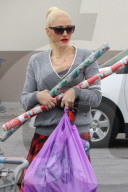 PEOPLE - Gwen Stefani besorgt mit Klein-Apollo Weihnachtsgeschenke