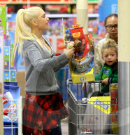 PEOPLE - Gwen Stefani besorgt mit Klein-Apollo Weihnachtsgeschenke