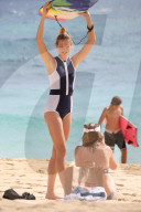 EXKLUSIV - Model Karlie Kloss hat Spass auf Hawaii