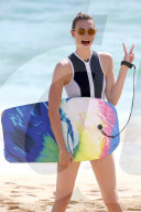 EXKLUSIV - Model Karlie Kloss hat Spass auf Hawaii
