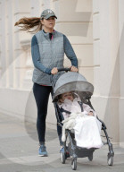 EXKLUSIV - Fitness-Programm: Prinzessin Madeleine schiebt Leonore durch London