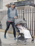 EXKLUSIV - Fitness-Programm: Prinzessin Madeleine schiebt Leonore durch London