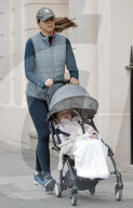 EXKLUSIV - Fitness-Programm: Prinzessin Madeleine schiebt Leonore durch London