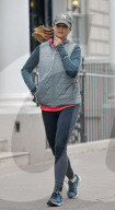 EXKLUSIV - Fitness-Programm: Prinzessin Madeleine schiebt Leonore durch London