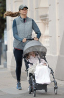 EXKLUSIV - Fitness-Programm: Prinzessin Madeleine schiebt Leonore durch London