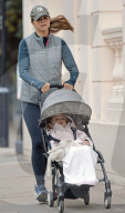EXKLUSIV - Fitness-Programm: Prinzessin Madeleine schiebt Leonore durch London