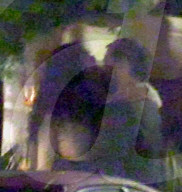 EXKLUSIV - Wilde Knutscherei: Frisch getrennter Tobey Maguire genisst sein Single-Leben