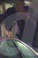 EXKLUSIV - Wilde Knutscherei: Frisch getrennter Tobey Maguire genisst sein Single-Leben