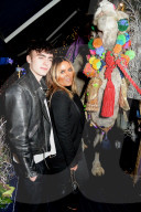 PEOPLE - Patsy Kensit wird von Sohn Lennon Gallagher an die Party begleitet