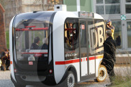 NEWS - Berlin: Deutsche Bahn präsentiert chauffeurfreien Bus
