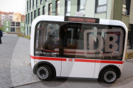 NEWS - Berlin: Deutsche Bahn präsentiert chauffeurfreien Bus