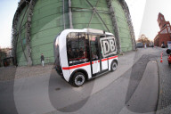 NEWS - Berlin: Deutsche Bahn präsentiert chauffeurfreien Bus