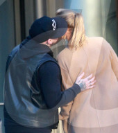 EXKLUSIV - Cameron Diaz und Benji Madden küssen sich innigst zum Abschied
