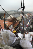 FEATURE - Im tschechischen Ustek springen Engel vom Kirchturm