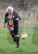 FEATURE - Kick it like Dickie - Englands wohl ältester Club-Fussballer