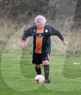 FEATURE - Kick it like Dickie - Englands wohl ältester Club-Fussballer