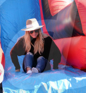 PEOPLE - Hilary Duff mit Sohnemann Luca am Farmer's Market