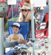 PEOPLE - Hilary Duff mit Sohnemann Luca am Farmer's Market