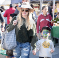 PEOPLE - Hilary Duff mit Sohnemann Luca am Farmer's Market