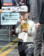 PEOPLE - Hilary Duff mit Sohnemann Luca am Farmer's Market