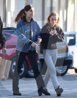 PEOPLE - Lily-Rose Depp stylish  auf Shopping-Tour in LA