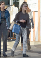 PEOPLE - Lily-Rose Depp stylish  auf Shopping-Tour in LA
