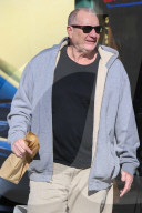 EXKLUSIV - "Modern Family"-Star Ed O'Neill hat sich im Likörshop eingedeckt