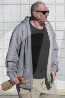 EXKLUSIV - "Modern Family"-Star Ed O'Neill hat sich im Likörshop eingedeckt